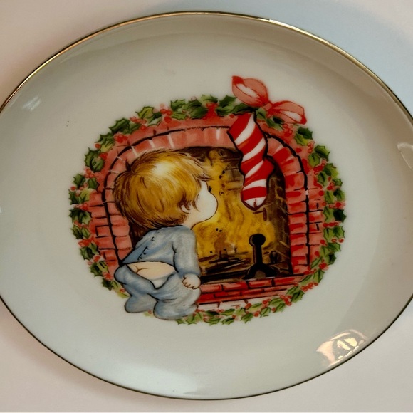 Vintage JASCO 1982 Christmas Plate, 22K Gold Edged, Boy by Fireplace, Japan - Picture 15 of 15